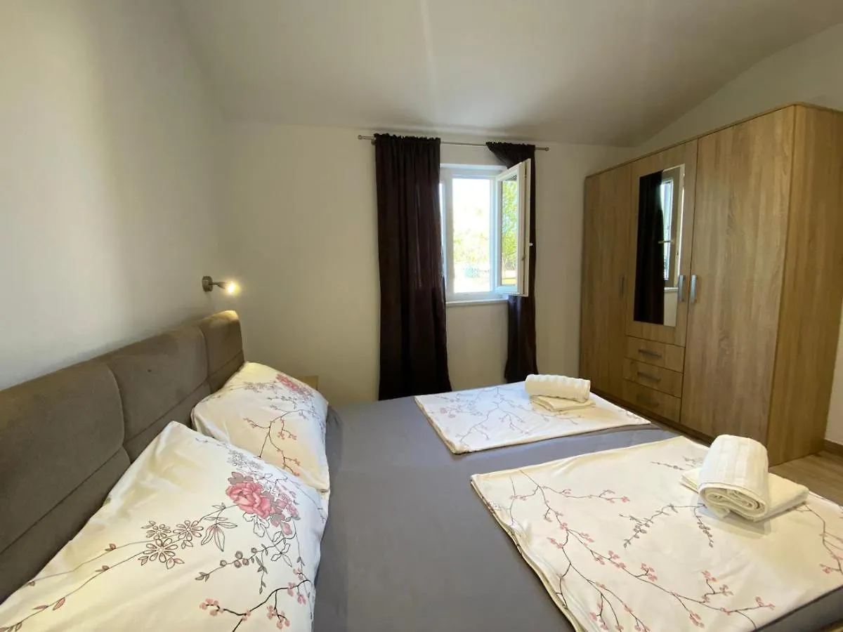 Apartment Guest House Ada Galizana